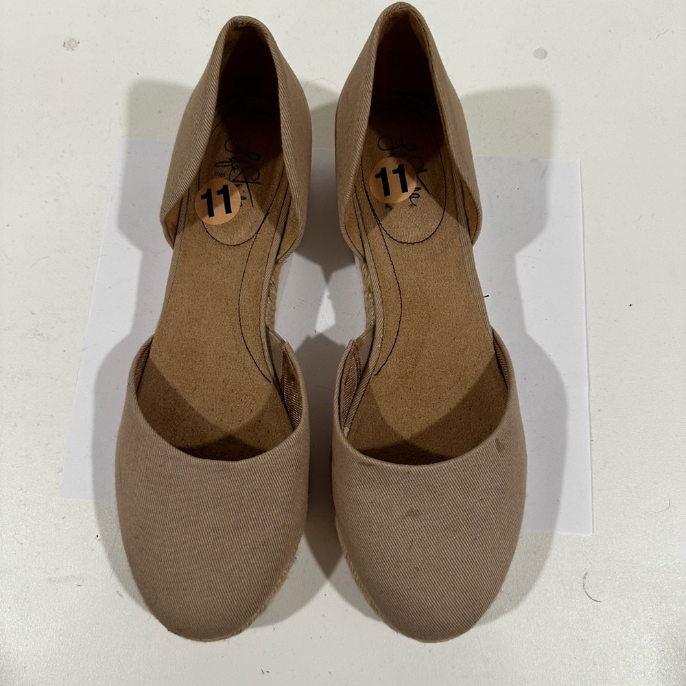 Size 11 brand new life stride small heel